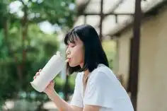 Mengapa Botol Minum Tumbler Semakin Populer? Ini Alasan Banyak Orang Beralih