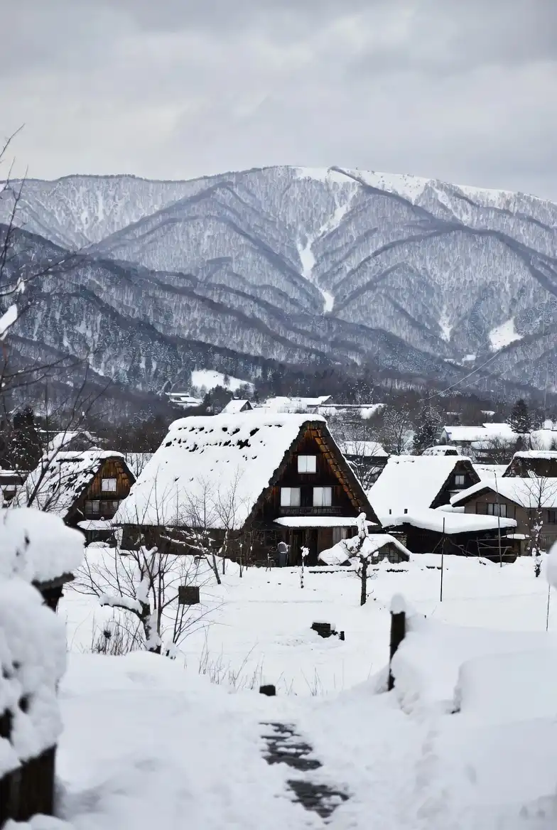 Shirakawa-go,  Desa Tradisional Jepang yang Terlihat Seperti Negeri Dongeng