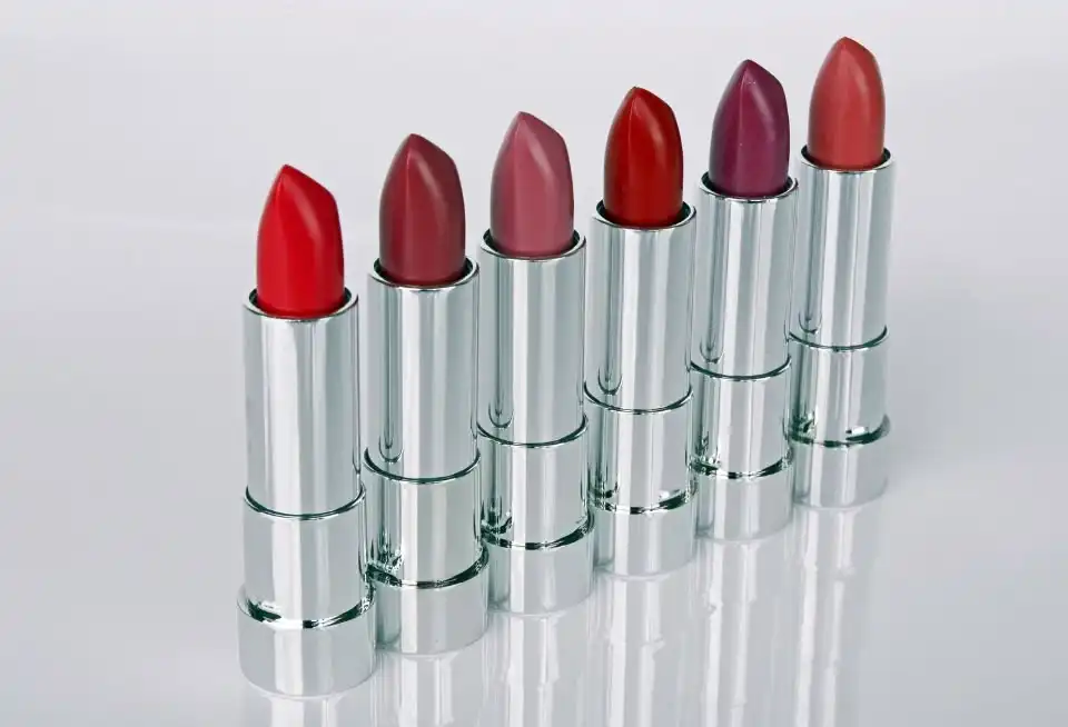 Memilih Warna Lipstik Sesuai Tone Kulit agar Wajah Terlihat Lebih Segar