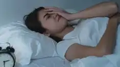Bangun Tidur dengan Leher Kaku, Apakah Posisi Tidur Menjadi Penyebabnya?