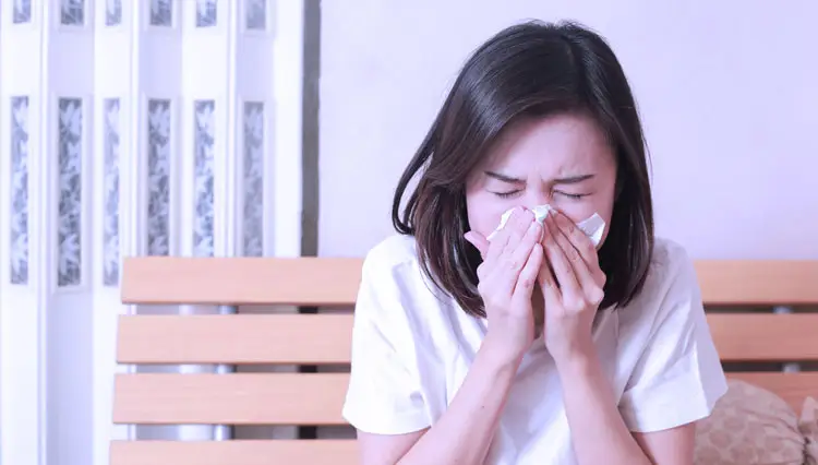 Sering Tahan Bersin? Simak Risiko Kesehatannya
