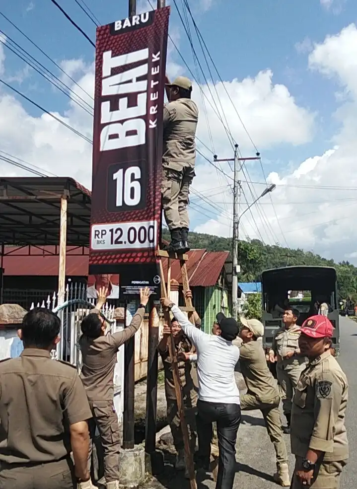 Satpol PP Padangsidimpuan Tertibkan PKL dan Banner Rokok dalam Operasi Penegakan Perda