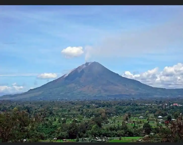 Gunung Sinabung Masih Level II, Warga Karo Diminta Waspada dan Hindari Radius Bahaya