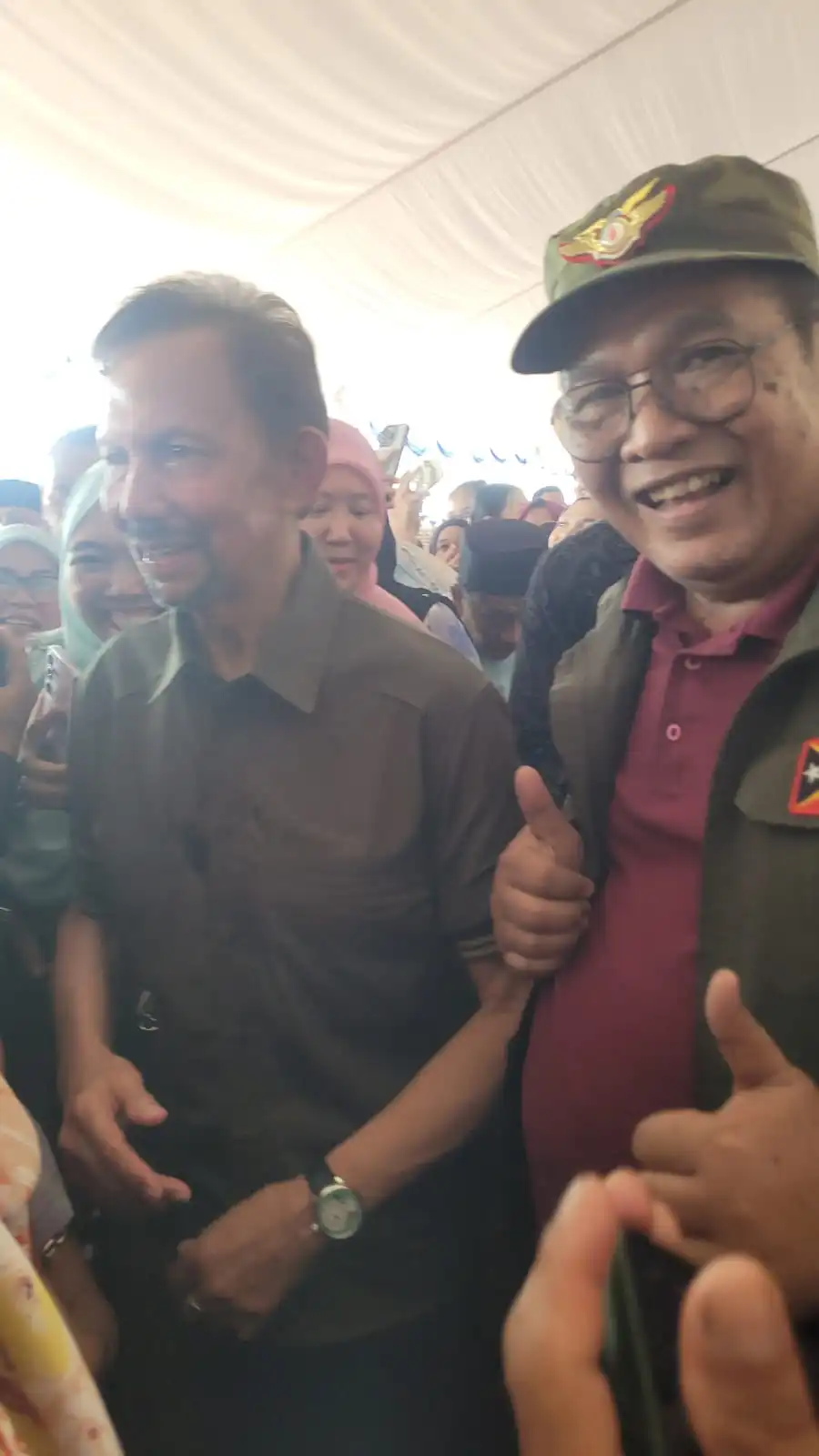 Kakek Nenek Keliling Dunia Bertemu Sultan Brunei di Perayaan Hari Keputeraan ke-80 di Tutong
