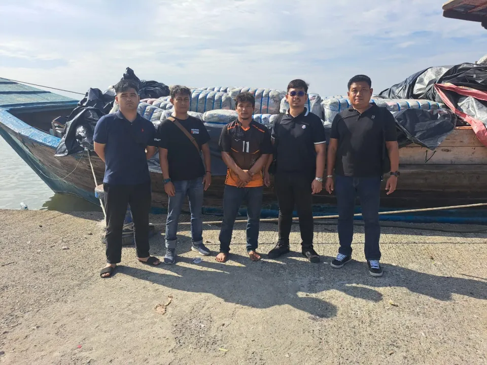 Kodaeral I Dan BC Gagalkan 400 Koli Pakaian Bekas Dari Malaysia Masuk Sumut