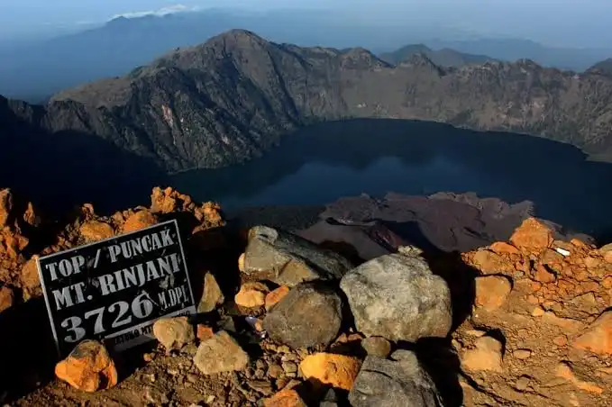 Bagaimana Cara Mengukur Tinggi Gunung? Apa Pakai Meteran Bangunan?