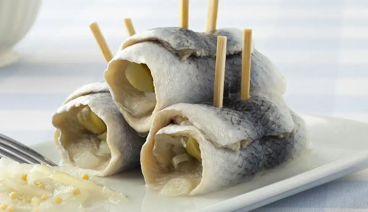 Apa Itu Rollmop? Mengenal Kuliner Ikan Haring Gulung Khas Eropa yang Rasanya Asam