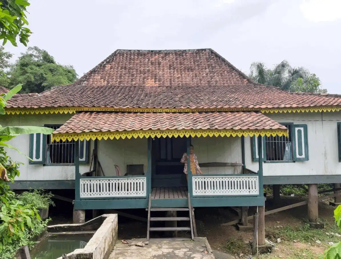 Bukan Cuma Gaya, Ini Fungsi Jenius Tangga di Rumah Adat