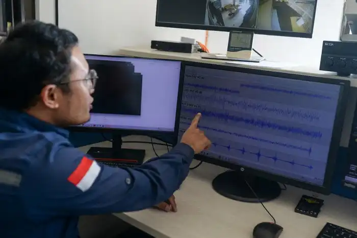 Erupsi kembali Terjadi, Status Gunung Anak Krakatau Bertahan di Level Siaga