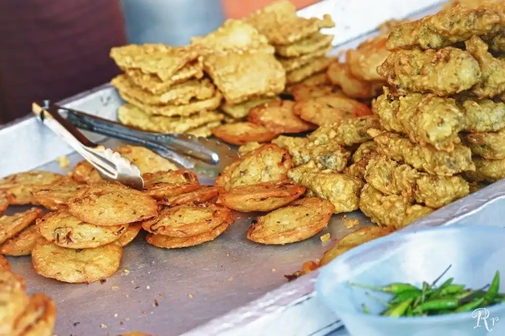 Dilema Gorengan Pagi Hari: Antara Kenikmatan Hakiki dan Ancaman Kolesterol