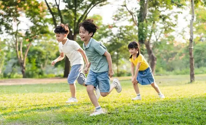 Anak Suka Berlari dan Melompat, Ini Peran Aktivitas Fisik dalam Perkembangannya