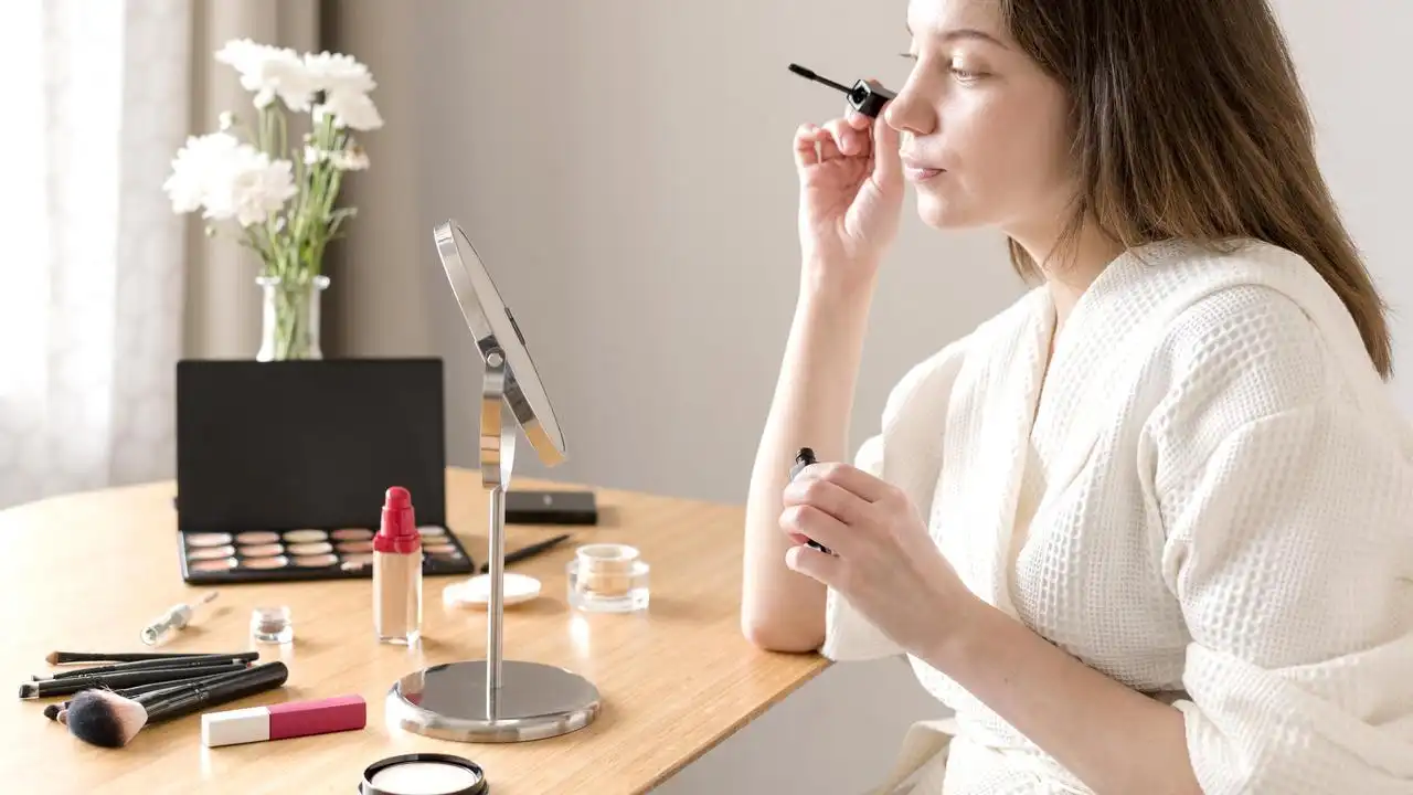 Solusi Makeup Anti Geser untuk Kamu yang Aktif di Luar Ruangan