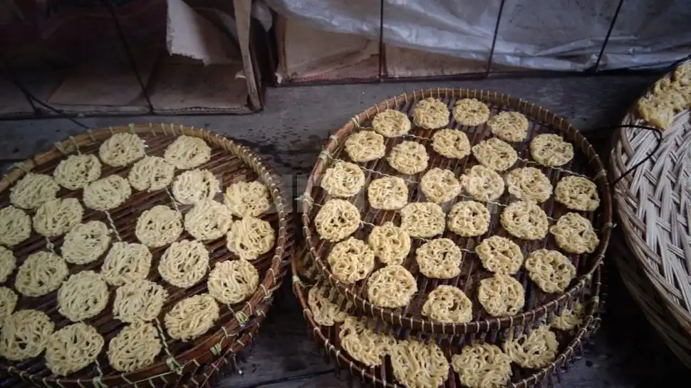 Dari Tepung hingga Siap Disantap, Begini Proses Pembuatan Kerupuk