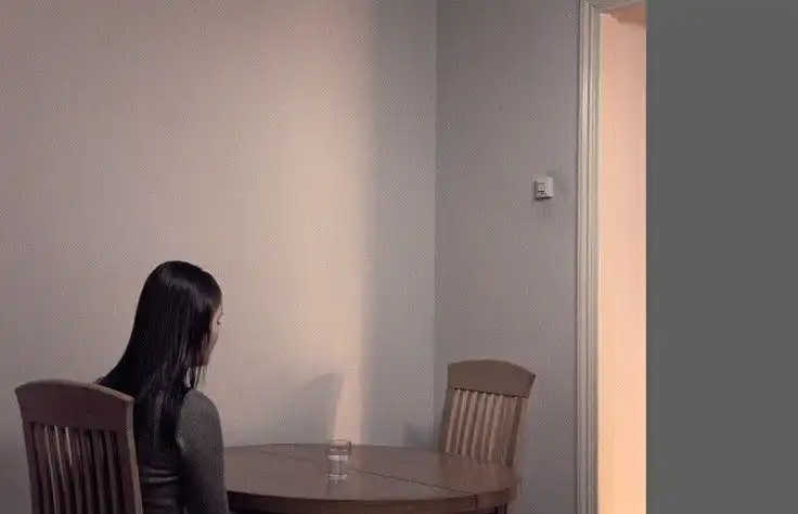 Merasa Sepi Meski Dikelilingi Banyak Orang? Ini Tanda Kamu Mungkin Tidak Punya Teman Dekat