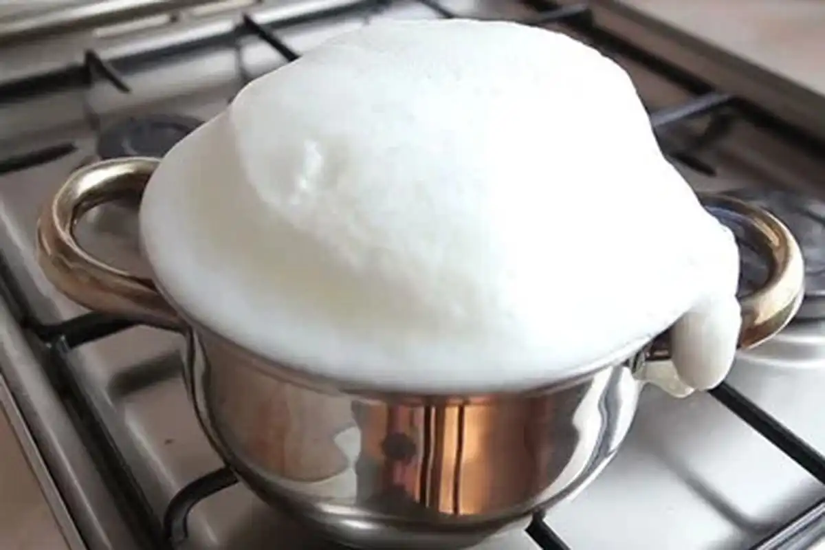 Kenapa Susu Bisa Meluap Saat Dipanaskan? Ini Alasan Ilmiahnya