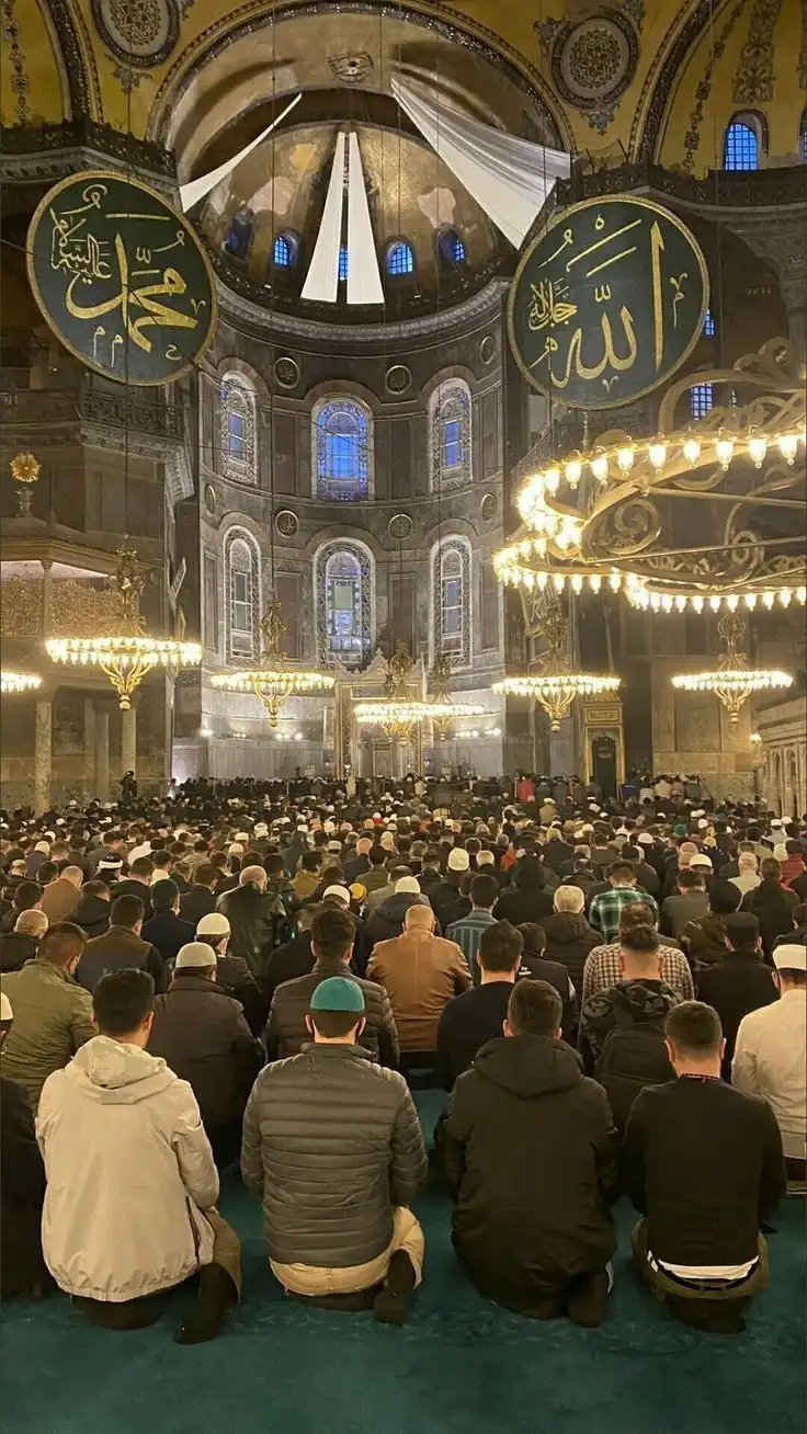 Tips Khusyuk Sholat Tarawih di Rumah dan Masjid