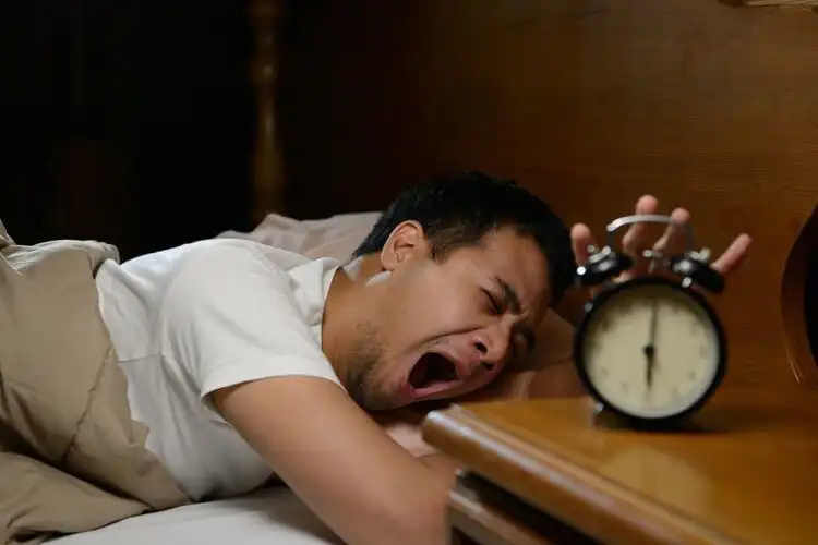 Sering Bangun dengan Mulut Kering? Kenali Beberapa Penyebabnya