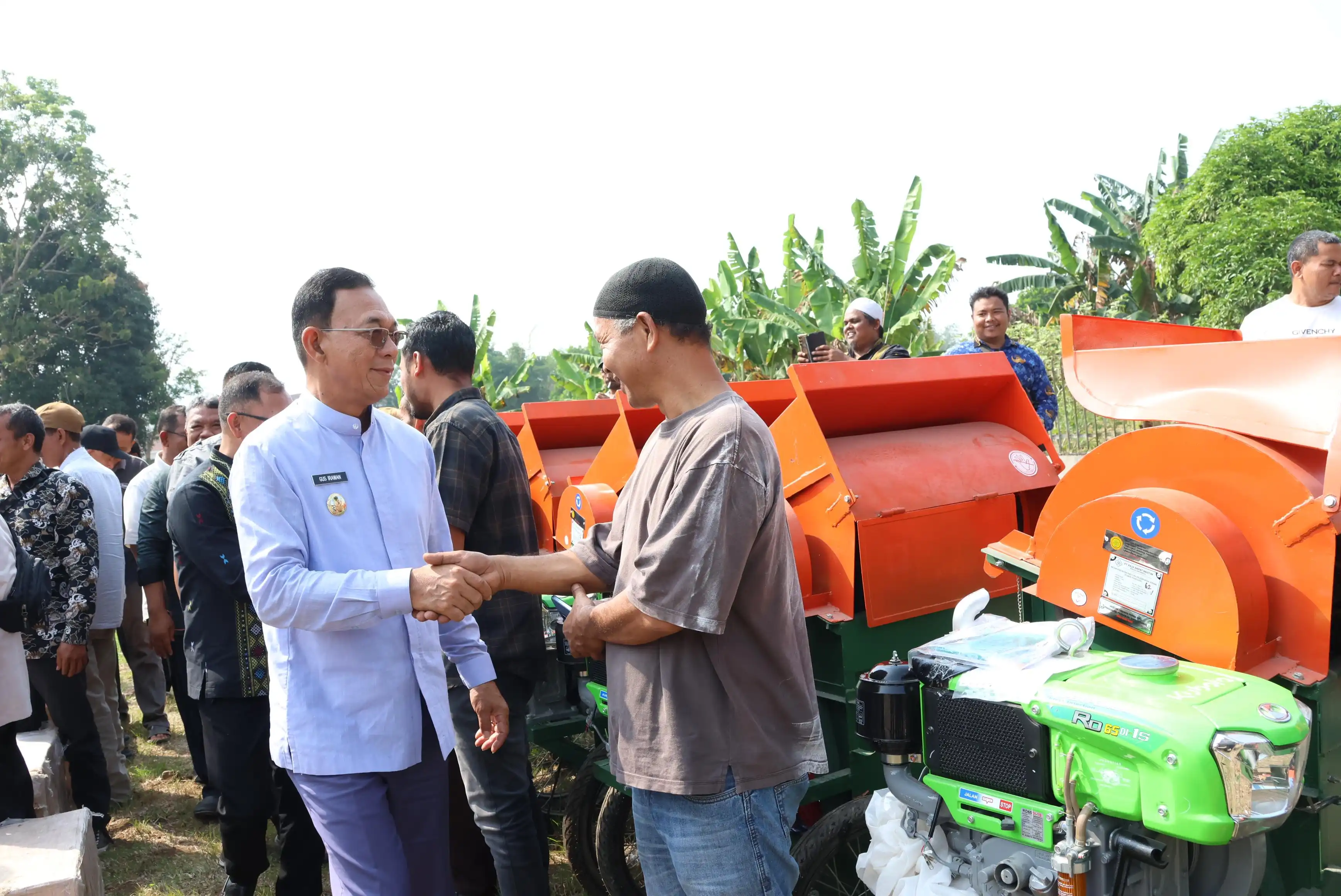 Bupati Tapsel Serahkan Bantuan Alat dan Mesin Pertanian, Dorong Produktivitas serta Kesejahteraan Petani