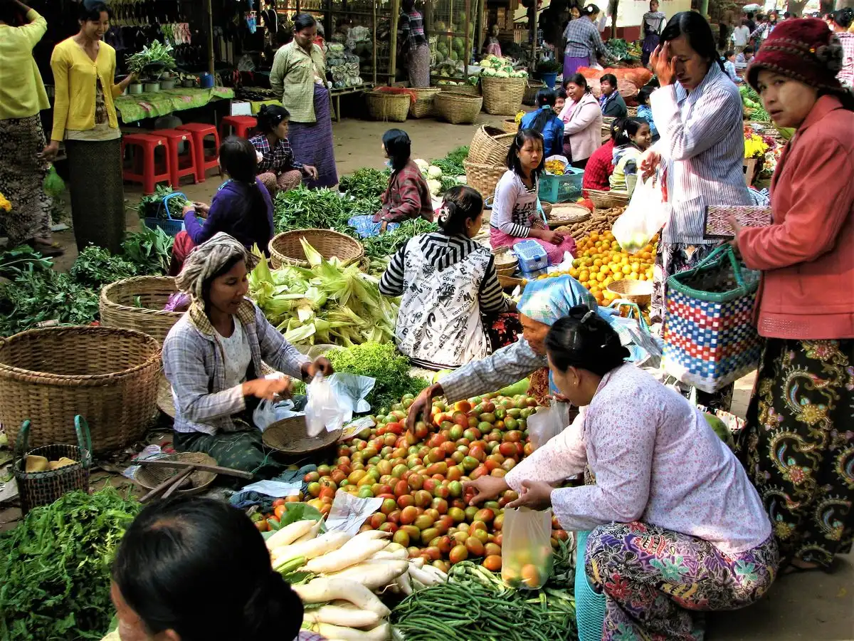 Pasar Tradisional vs Supermarket: Mana yang Lebih Nyaman dan Menguntungkan untuk Belanja?