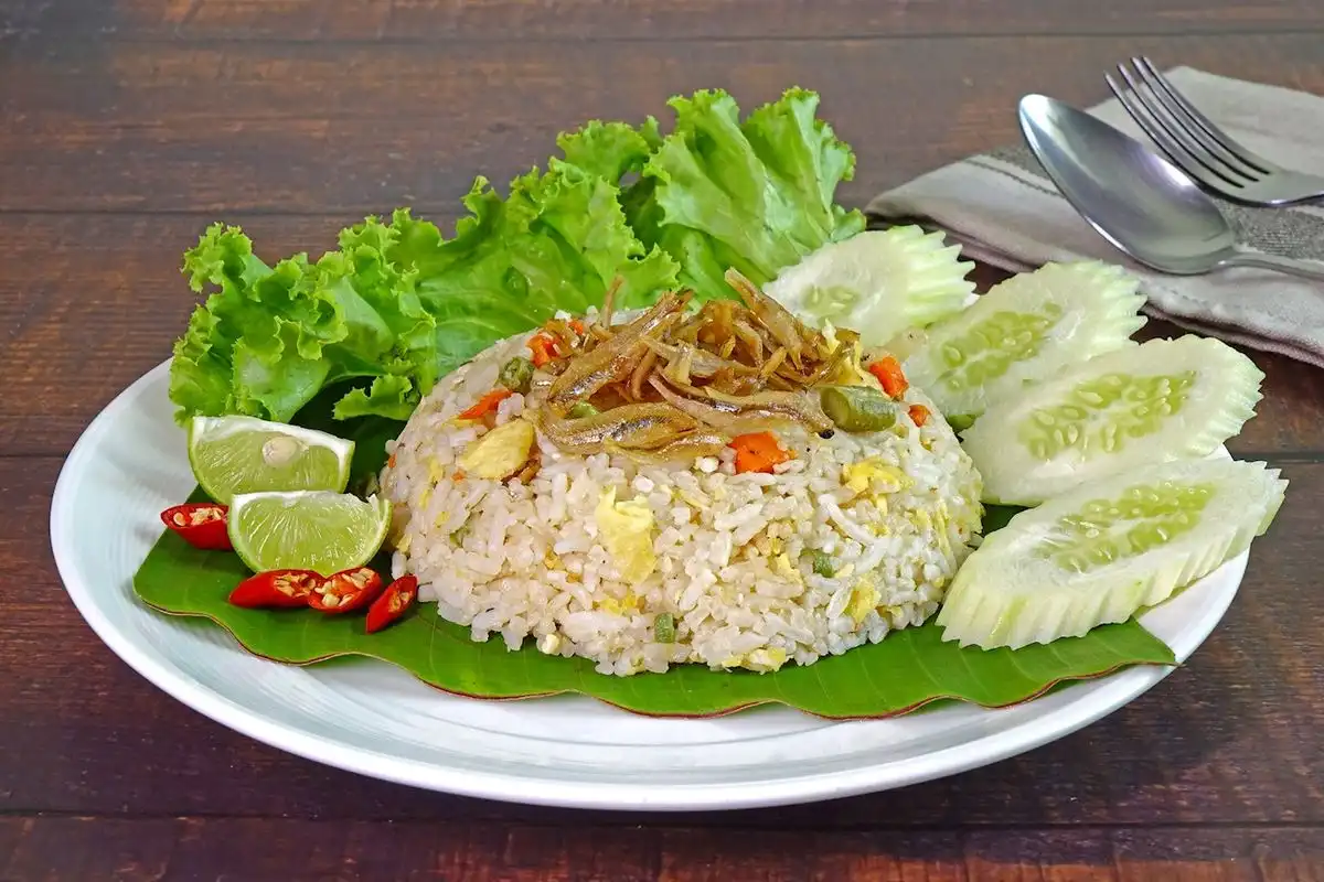 Nasi Goreng Kampung, Hidangan Sederhana dengan Cita Rasa Tradisional yang Selalu Dirindukan