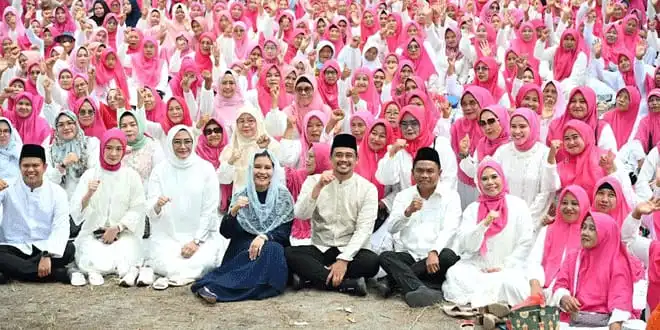 Gubernur Bobby Nasution Berangkatkan 10 Warga Sumut Umroh, Zakat ASN Juga untuk Bedah Rumah