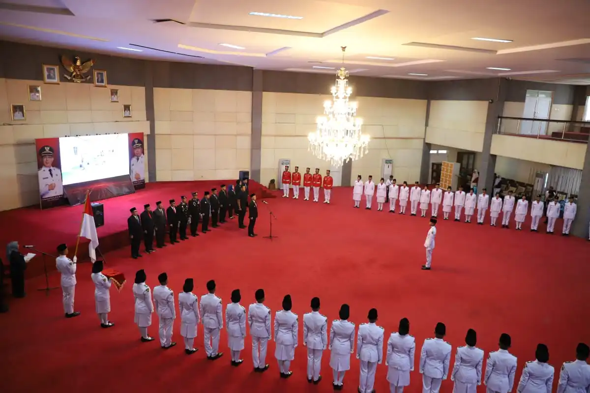 Paskibra Tapsel 2026 Dikukuhkan, Bupati Gus Irawan: Jaga Kehormatan Merah Putih