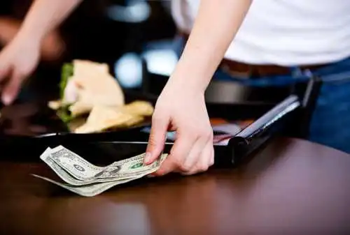 Budaya Memberi Tip di Berbagai Negara