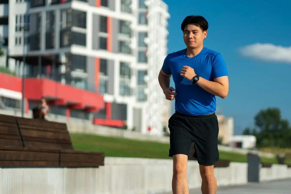 Olahraga Tak Harus Berat! Ini Rahasia "Zone 2 Training" yang Efektif Membakar Lemak