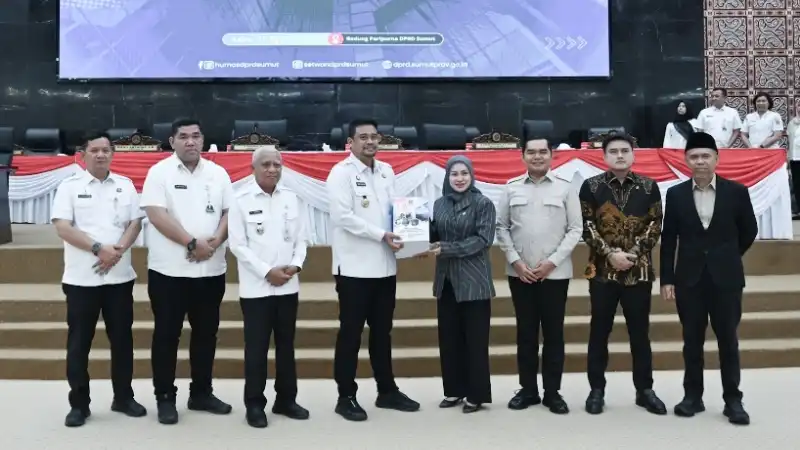 Gubernur Bobby Serahkan Ranperda P-APBD Sumut 2026, Pendapatan Daerah Ditarget Naik Rp1,259 Triliun