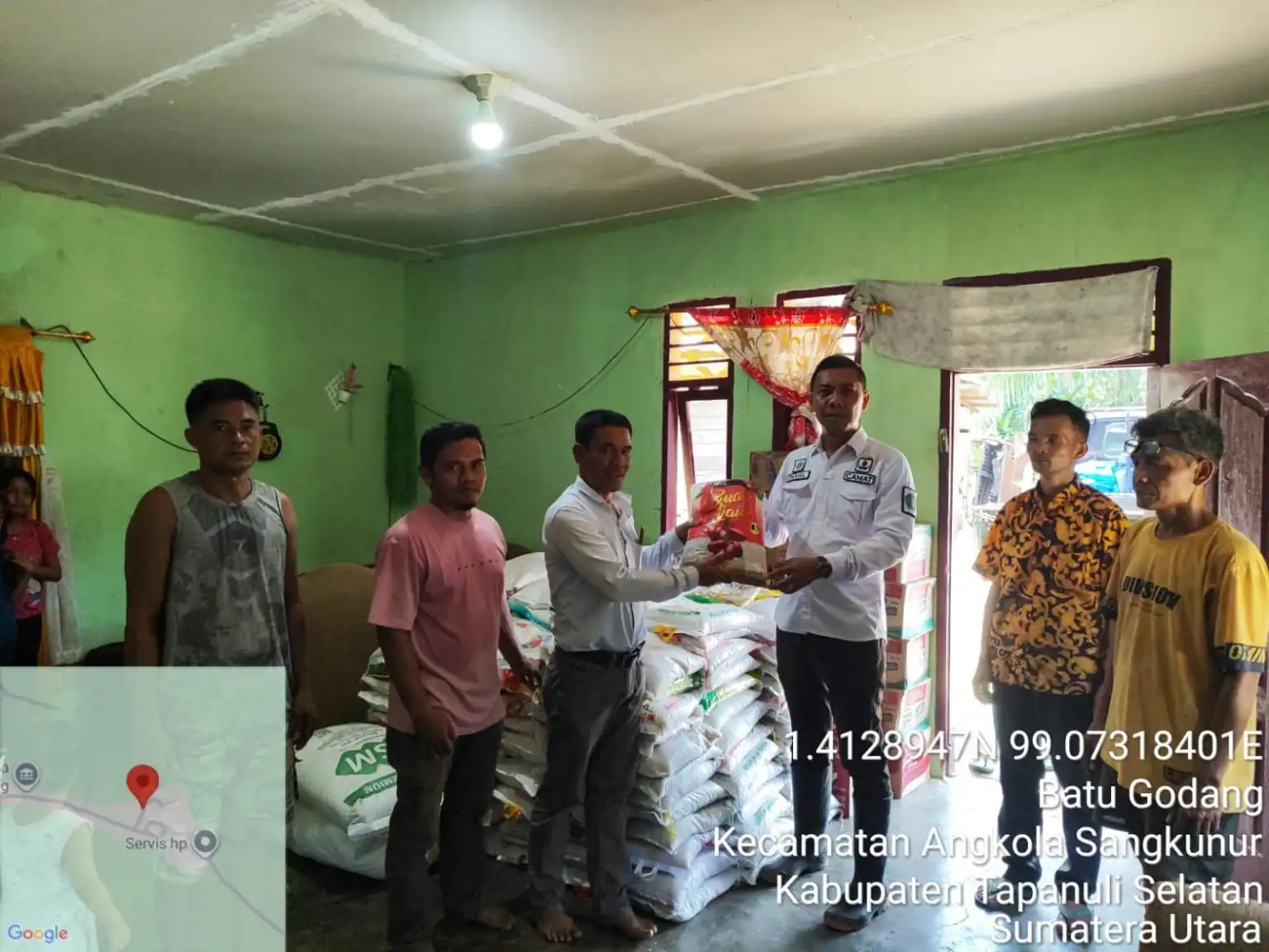 Pemkab Tapsel Gerak Cepat Salurkan Bantuan ke Warga Terdampak Banjir di Batu Godang