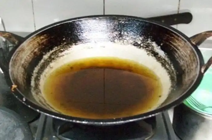 Apa Penyebab Minyak Goreng Cepat Menghitam?