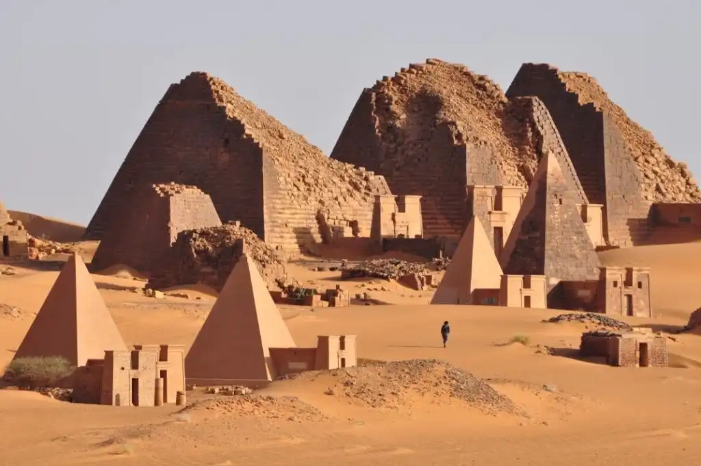 Meroe, Kota Piramida Sudan yang Jarang Diketahui: Jejak Kejayaan Kerajaan Kush di Afrika