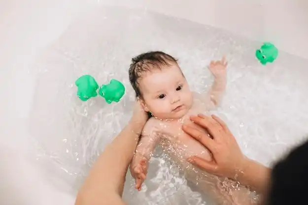 Kulit Bayi Lebih Sensitif, Hal Ini Perlu Diperhatikan Saat Memandikannya