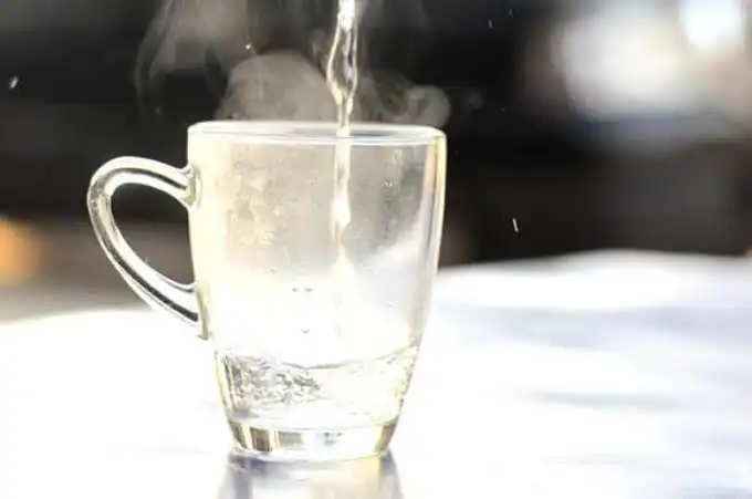 Mengapa Air Panas Bisa Lebih Cepat Menghilangkan Lemak? Ini Penjelasannya