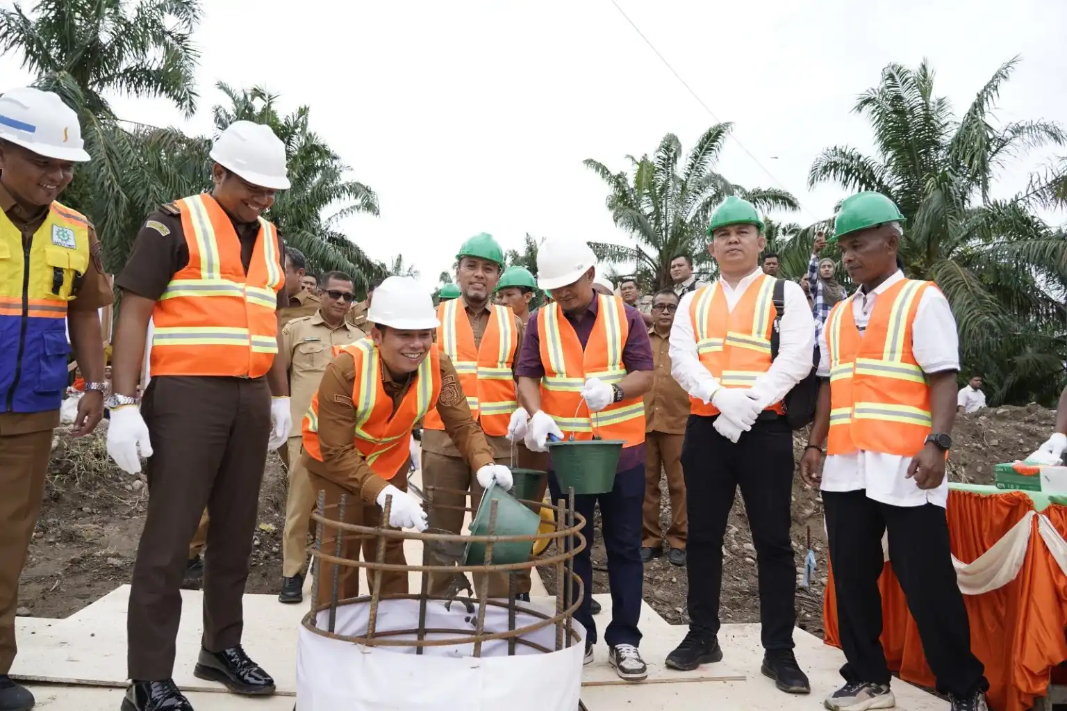 Bupati Letakan Batu Pertama Pembangunan Jembatan Desa Pasir