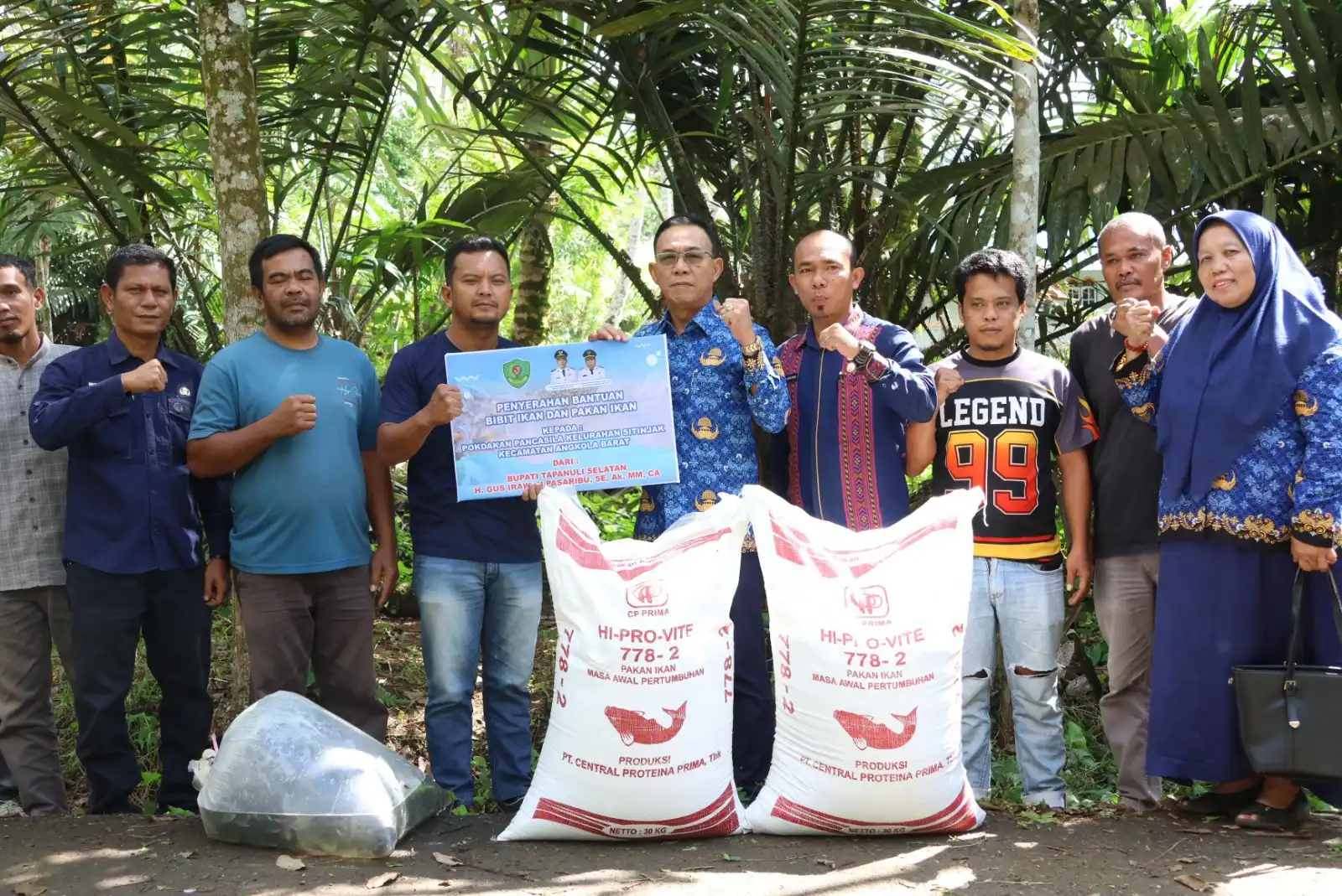 Bupati Gus Irawan Serahkan Bantuan KAT, Dorong Angkola Barat Perkuat Ketahanan Pangan dan Ekonomi Masyarakat