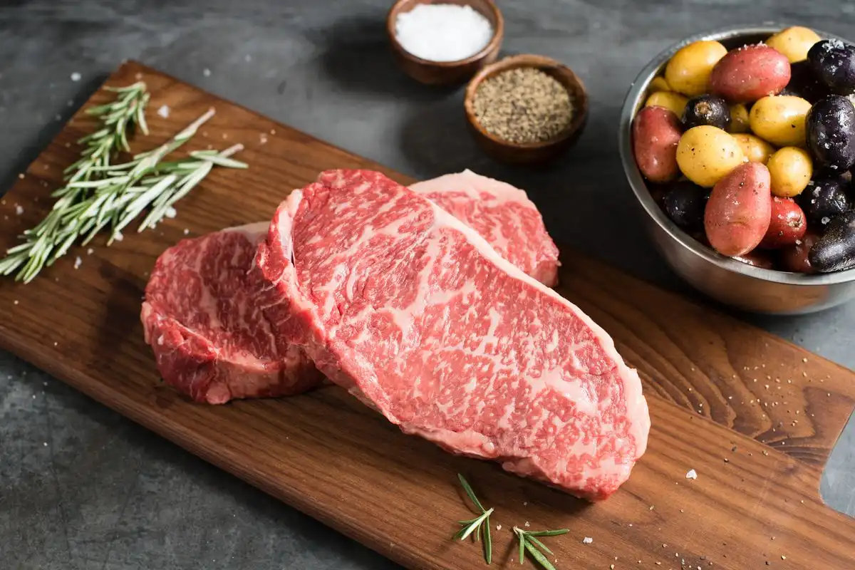 Kenapa Daging Wagyu Begitu Empuk dan Lezat? Ini Rahasia Marbling, Genetik, dan Cara Pemeliharaannya