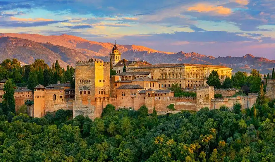 Menjelajah Alhambra di Granada: Istana Merah yang Menyimpan Keindahan dan Jejak Sejarah Spanyol