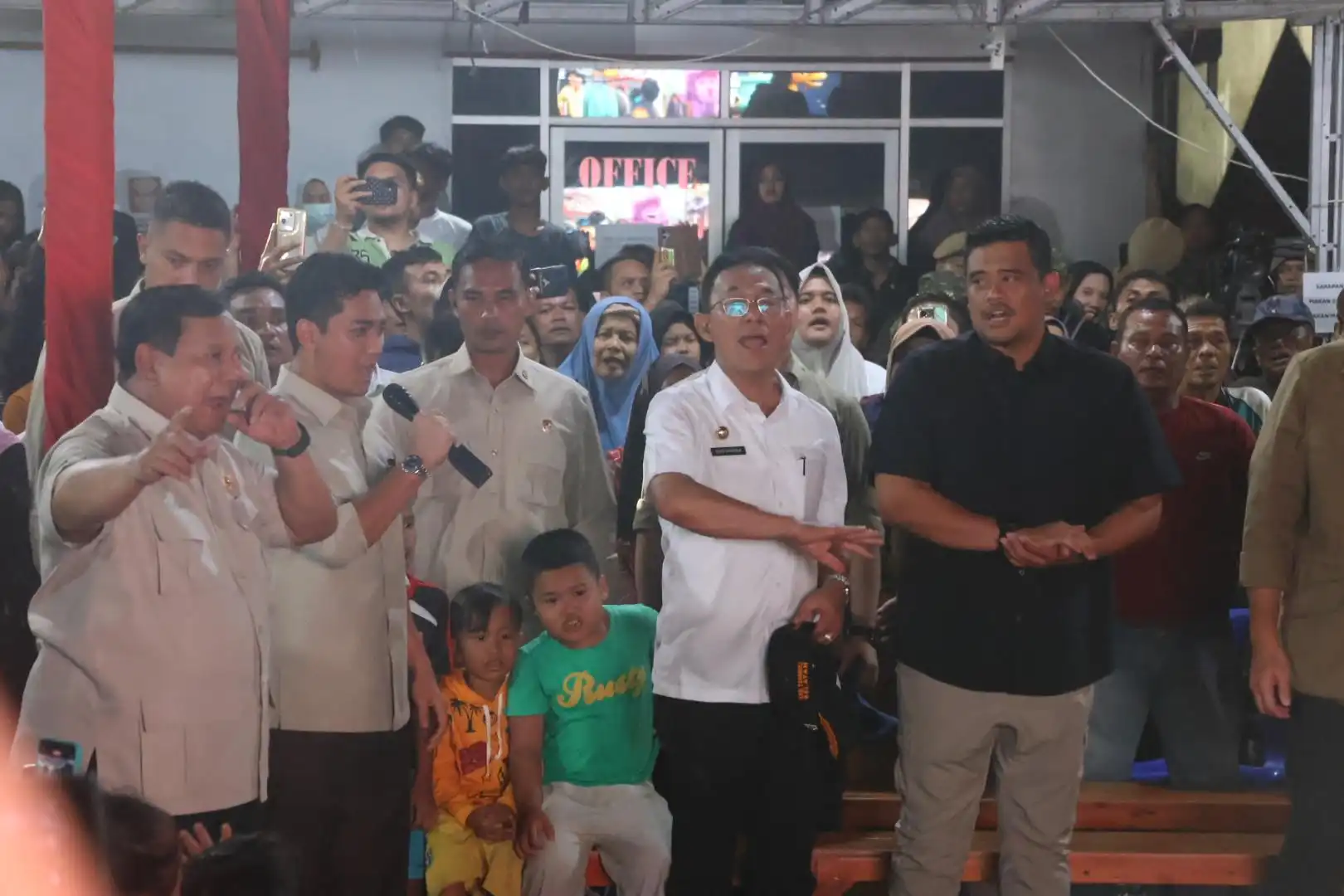 Presiden Prabowo Rayakan Malam Tahun Baru 2026 Bersama Pengungsi Bencana di Tapsel