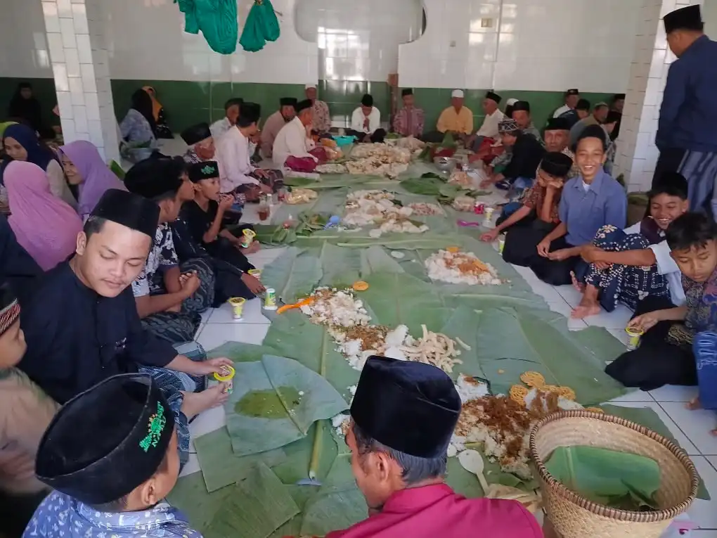 Tradisi Makan Bersama di Atas Daun Pisang, Kebiasaan yang Mempererat Kebersamaan