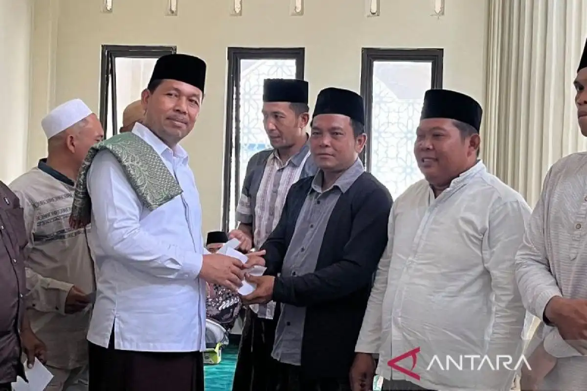 Kemenag Padang Lawas Berikan Santunan kepada Guru Mengaji dan Pengurus BKM di Gunung Barani