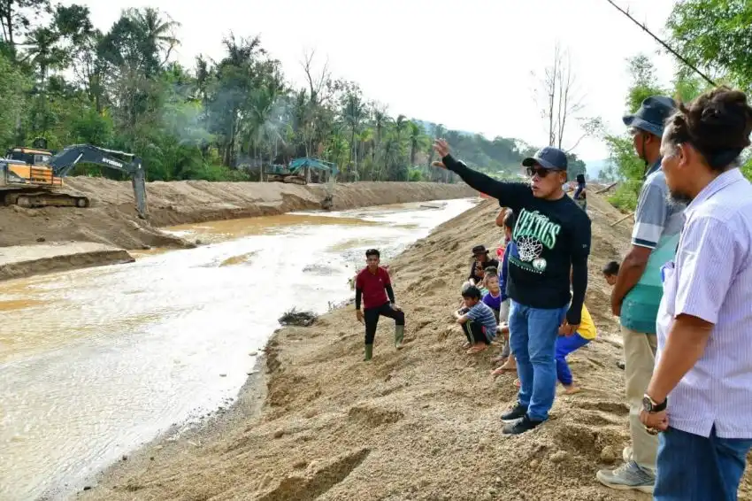 Bupati Masinton Pastikan Normalisasi Sungai Aek Harse Berjalan, 12 Alat Berat Dikerahkan