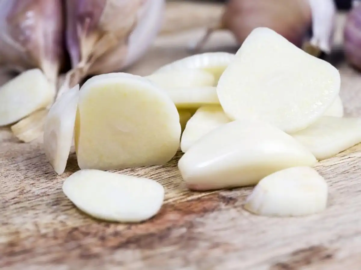 Bawang Putih yang Disimpan Terlalu Lama Bisa Berubah Warna, Apakah Masih Aman?