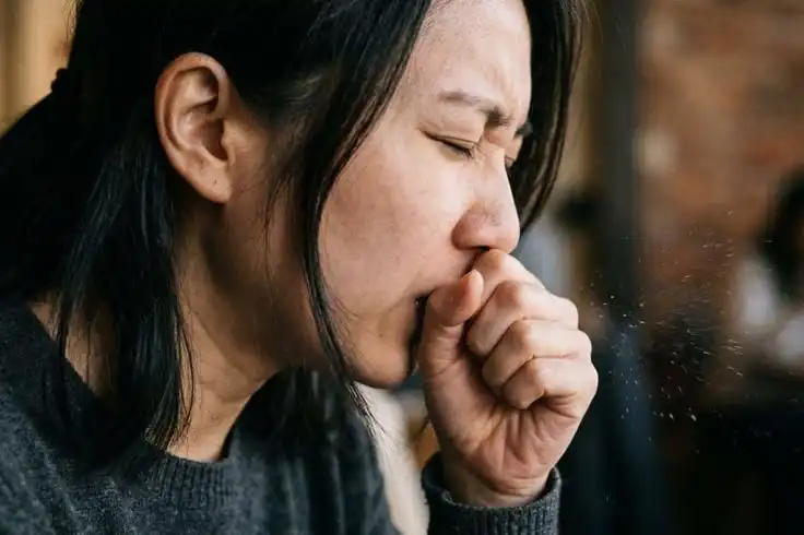 Mitos atau Fakta, Apakah Minum Air Dingin Bisa Menyebabkan Batuk?