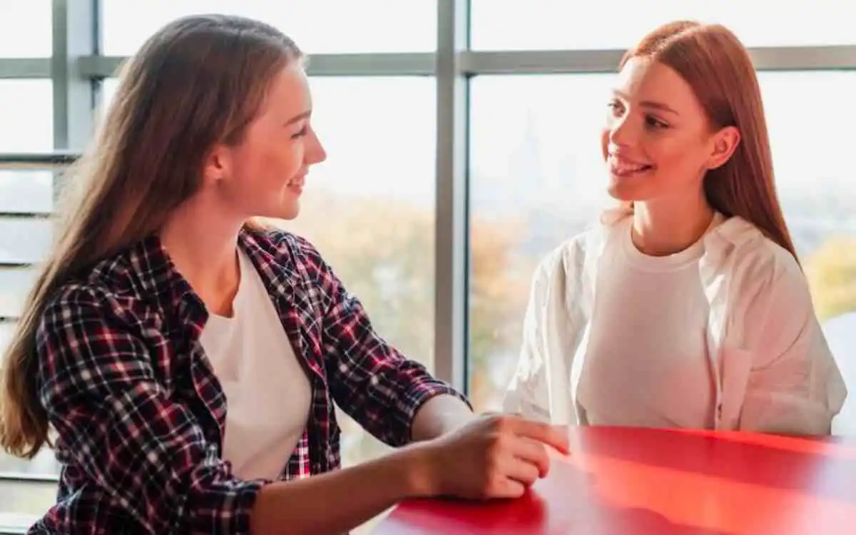 Takut Awkward? Ini Cara Mulai Obrolan yang Natural