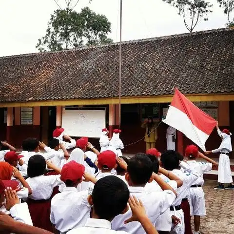 Mengapa Upacara Bendera Setiap Senin Penting? Ini Manfaat yang Sering Terlupakan