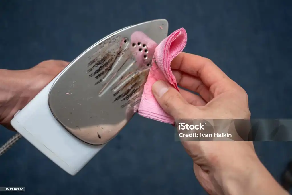 Cara Cepat 5 Menit: Mengembalikan Setrika Seperti Baru