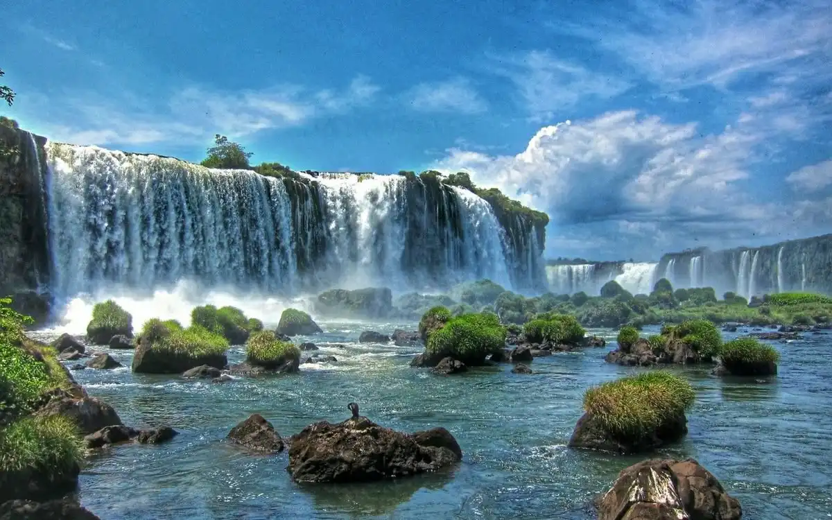 Air Terjun Iguazu: Keajaiban Alam di Perbatasan Argentina dan Brasil yang Bikin Melongo