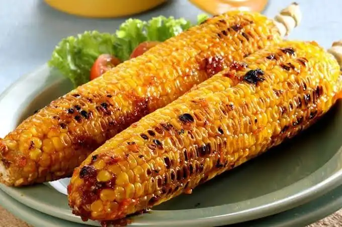 Jagung Bakar, Aroma Asap dan Hangatnya Kenangan di Udara Dingin