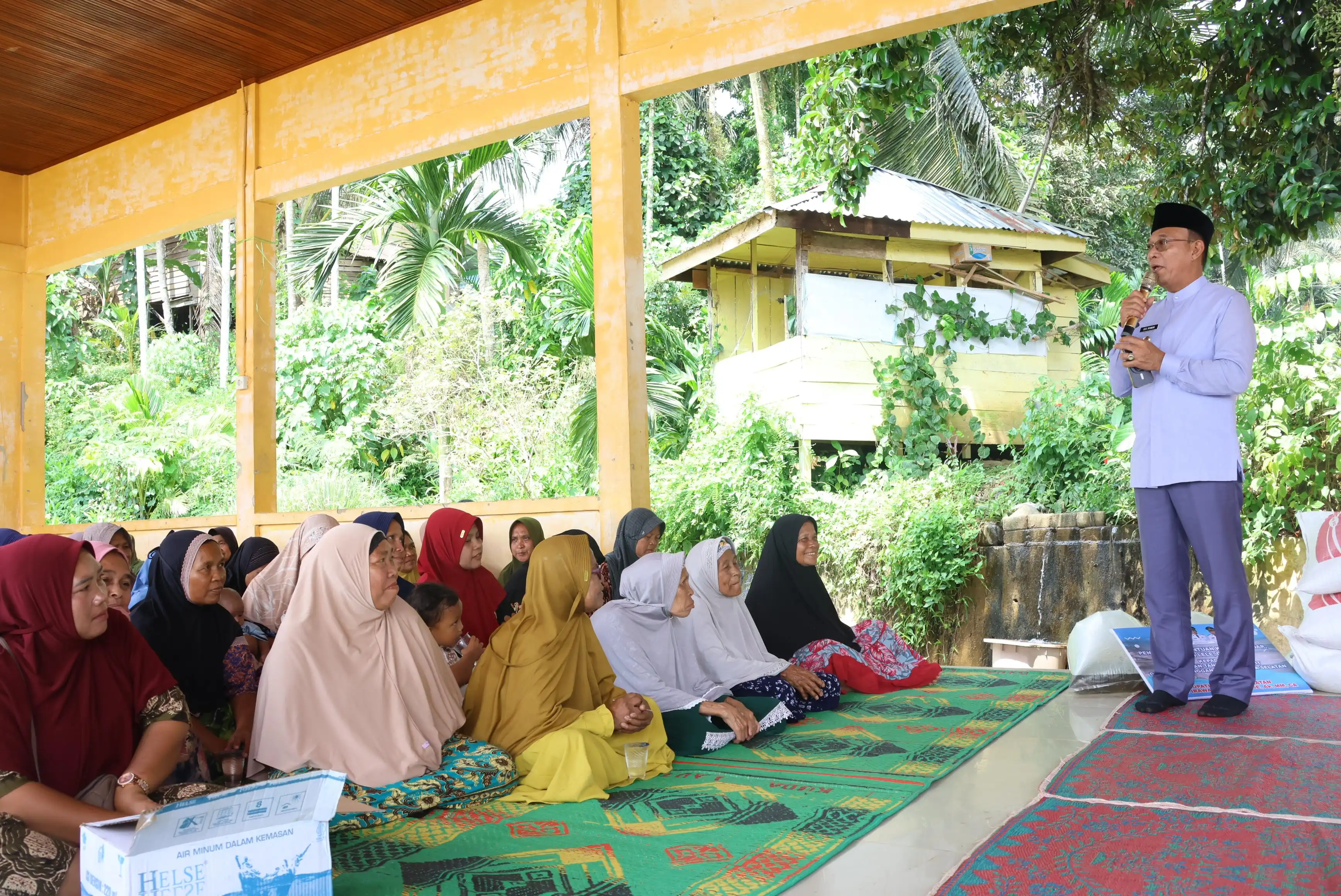 Bupati Tapsel Serahkan 10 Kolam Bundar, 10 Ribu Bibit Lele dan Pakan untuk Pokdakan Tandihat Bangkit